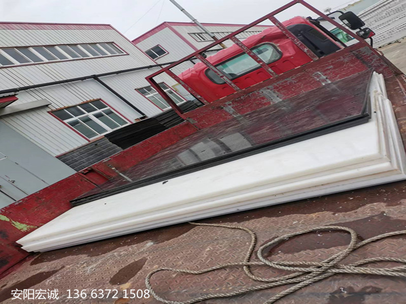 安陽宏誠: 高分子聚乙烯板之車底滑板